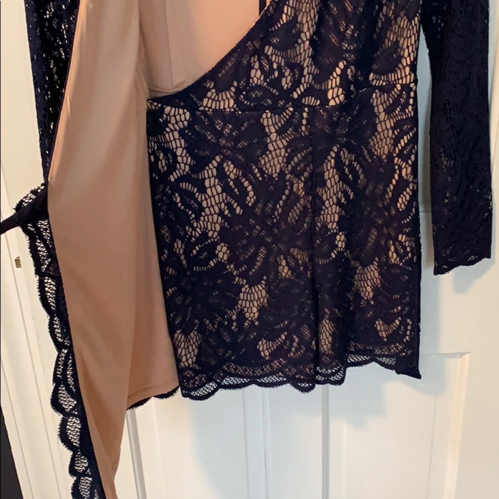 Lilly Pulitzer lace romper - Picture 5 of 6